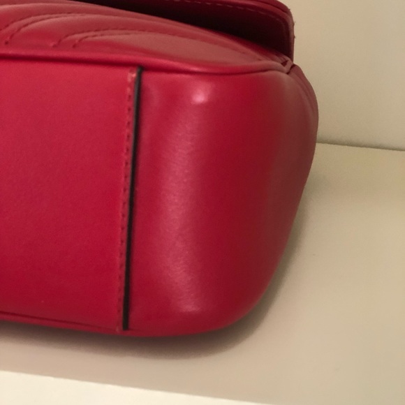 Small GG Marmont chain shoulder bag in Hibiscus Red - Picture 7 of 9